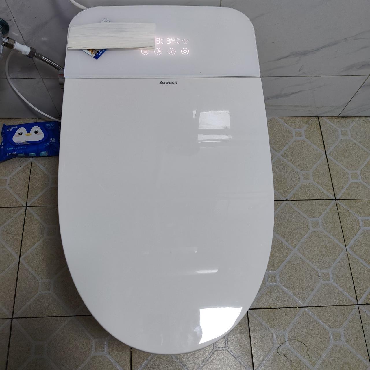 我按了个智能马桶，这在我们镇上大概是第一个吧？因为我从镇上买不到，是从京东上买的