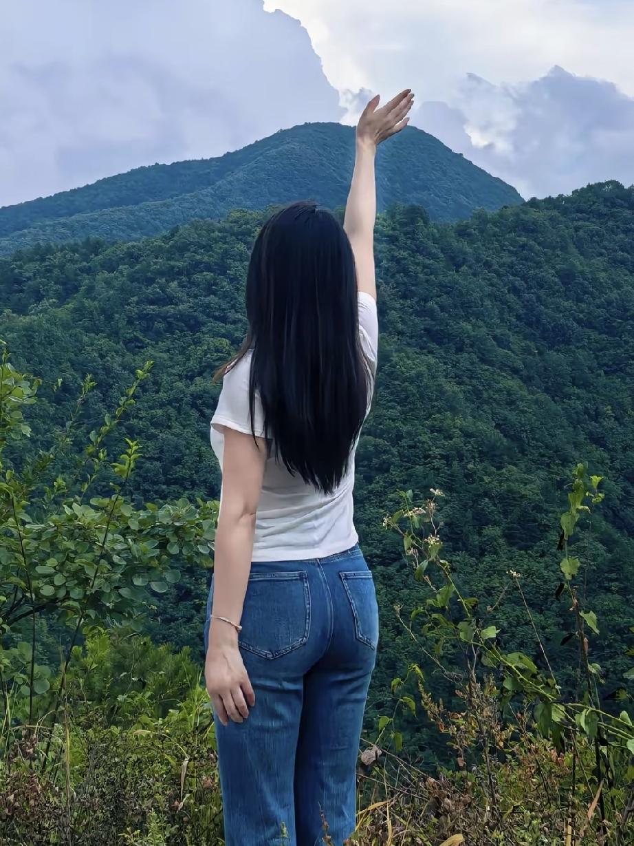 1、缺钱焦虑，可以向大地借力前段时间手头拮据整日焦虑，心情压抑。周末去郊外踩