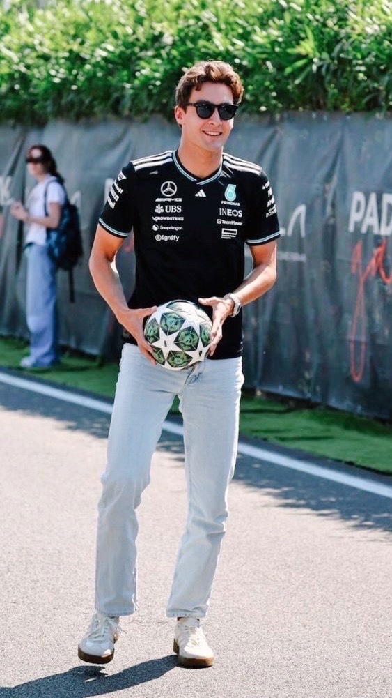 F1｜2025F1伊莫拉站我团后卫拉塞尔来试试脚感…[doge]​​​