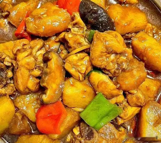 最近刷到外卖员整理的“最不能吃外卖清单”，黄焖鸡、麻辣烫、盖浇饭、水果捞全都在列