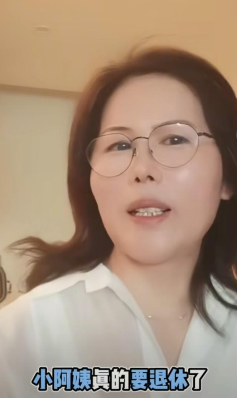 汪小菲这次回湾湾疑似有新的保姆出现在小玥玥身边，小杨阿姨要退休的传闻貌似并非空穴