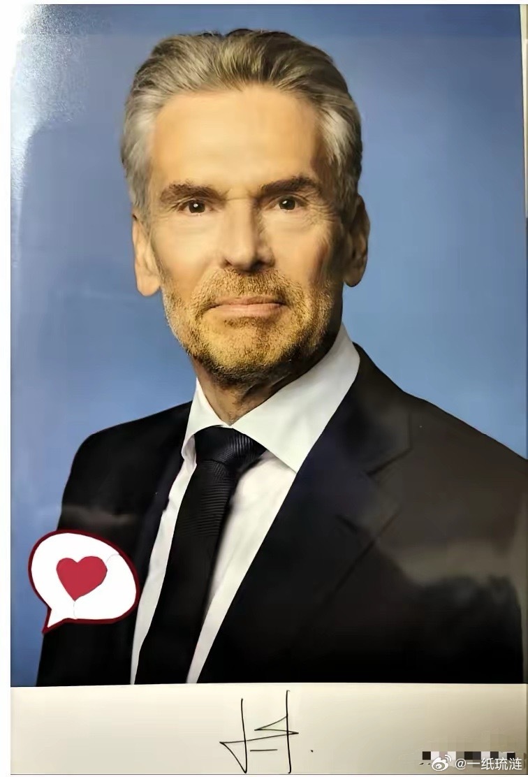 近几日荷兰光刻机巨头ASML出来放话了。说在美国封锁下，中企现在想买到EUV光刻