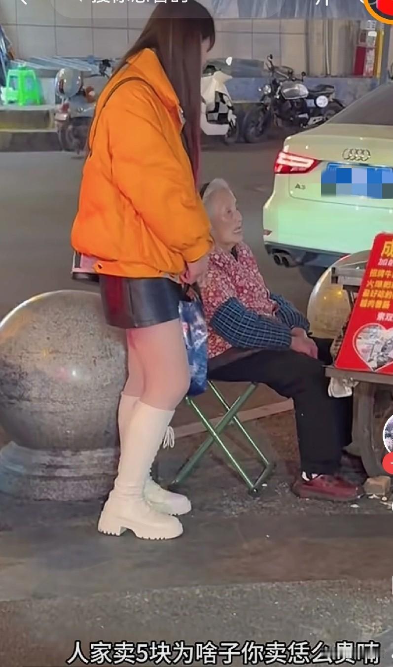 成都网红“蛋烘糕阿婆”又开始吹牛，说自己是某音采访过的，上过电视台宣传的，结果直