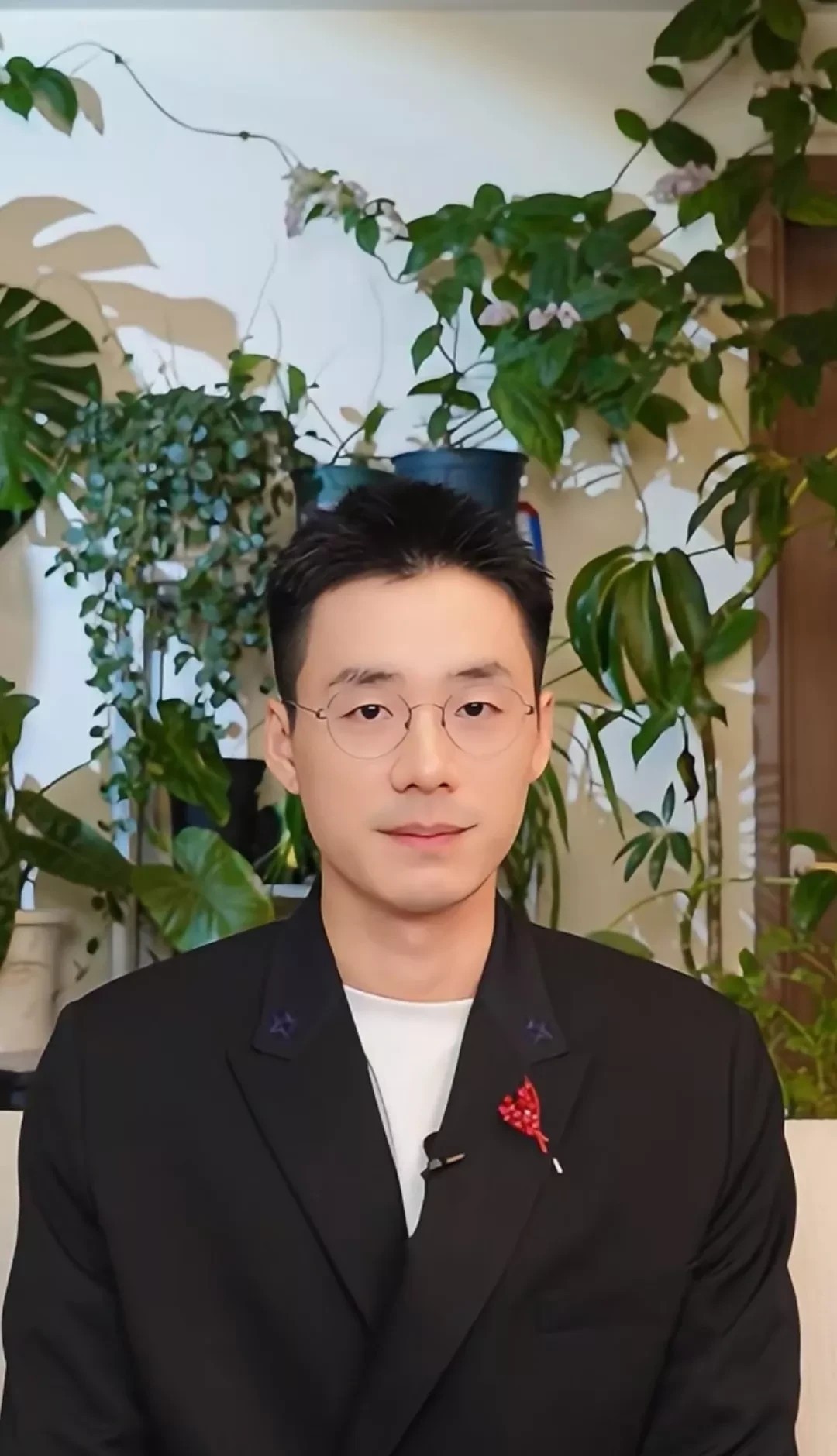 杨天真说的对，有些人不红是有原因的。看了顿顿的采访，感觉离开老俞的他离翻