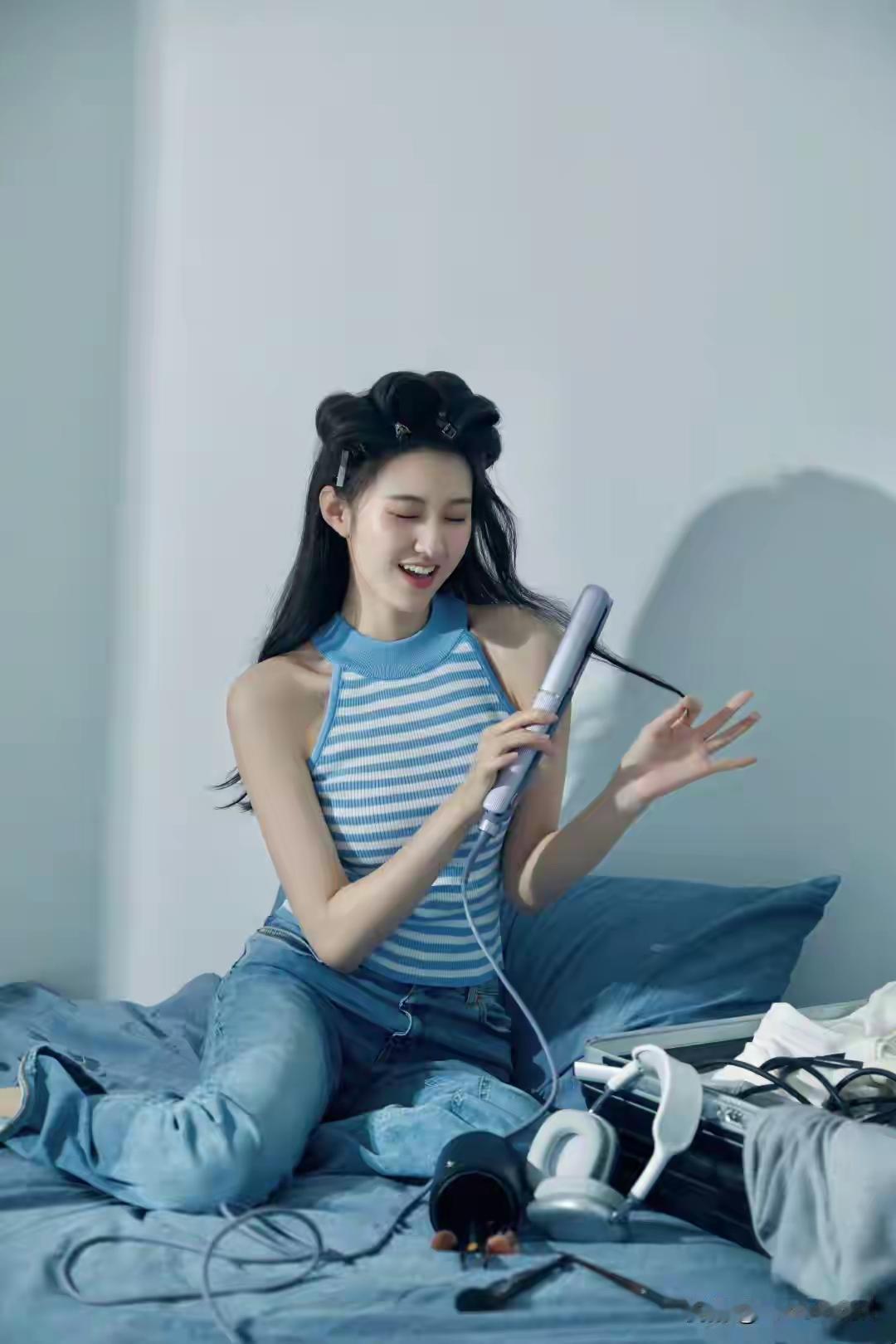 上海视觉艺术学院校花张子鑫五官精致桃花眼含情脉脉令人陶醉张子鑫，中国内