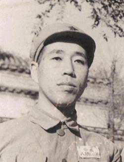 1943年，有位八路军营长受重伤，治了整整一年，动了7次手术，伤情还是没好