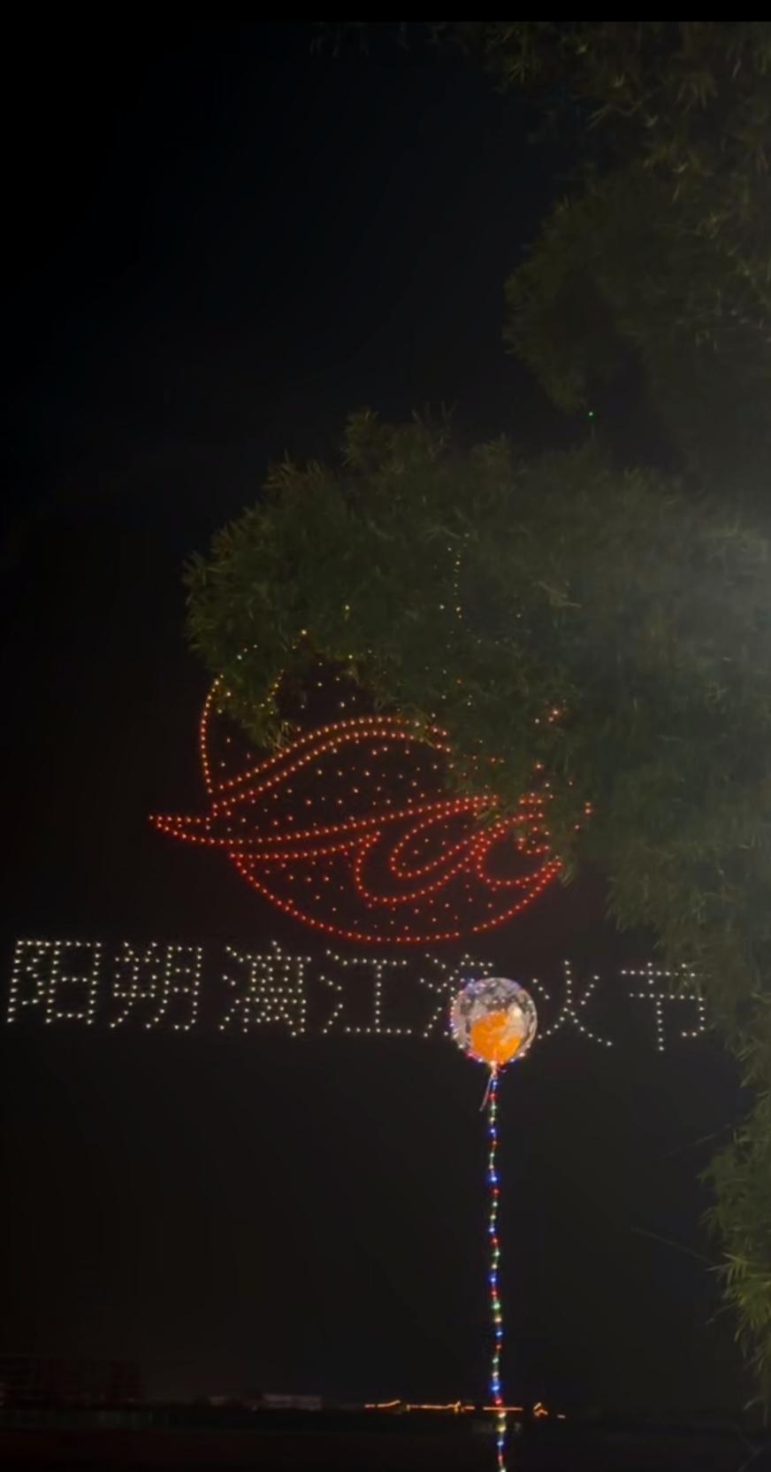 夜空下的梦幻灯饰，点亮阳朔漓江的浪漫之夜🌃✨