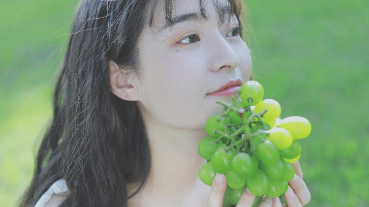 男女从朋友发展成情人，大多数情况下，都是双方把对方当成了特殊，无形之中有了偏爱。