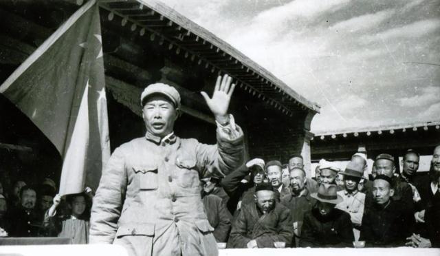 1939年，女战士徐敏准备去如厕，突然被一壮汉抱到了床榻上，对方捂住了她的嘴巴，