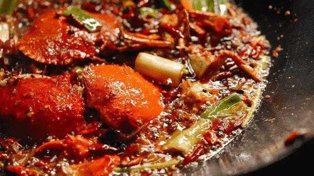 “偷东西还索赔？”12月29日，河南某小区一起纠纷引发全网哗然：7岁男孩小雨偷偷