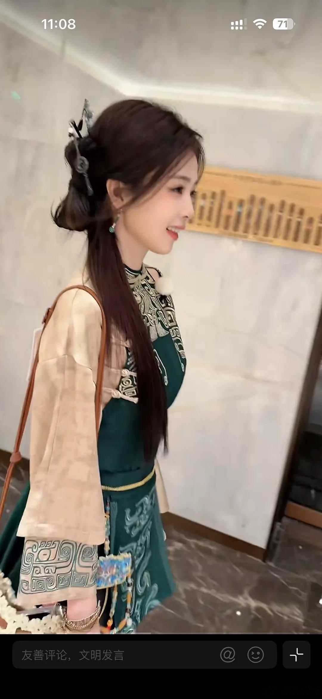 白鹿怎么做到🐻大背薄的我也好想拥有