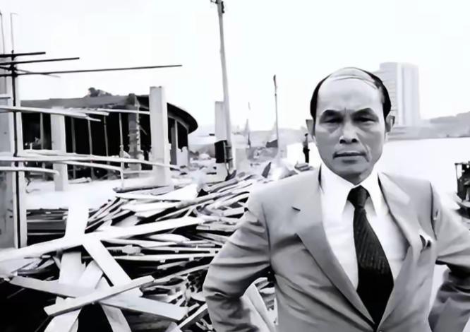1982年，广州白天鹅宾馆被军方强制要求建立高射炮台，董事长霍英东无奈之下来到北