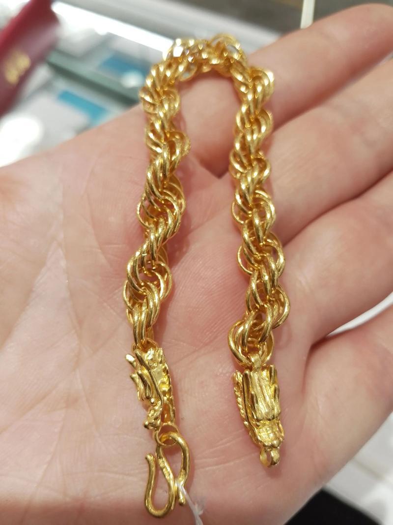 “酒肉朋友交不得！”江苏扬州，一男子花30000多，买了84克大金手链，一打牌认