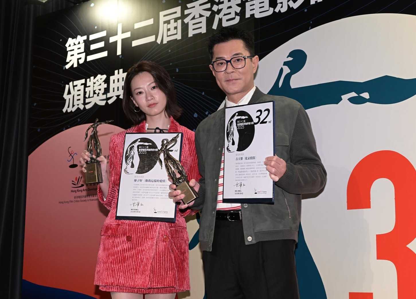 影帝古天乐与影后廖子妤在颁奖礼后受访，谈到从老友刘青云手上获奖，古仔表示开心，对