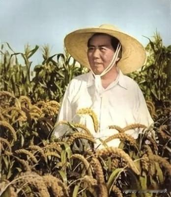 敬爱的主席，人民永远怀念你，永远活在每个中国人的心中，你在人民心中是永远不落的太