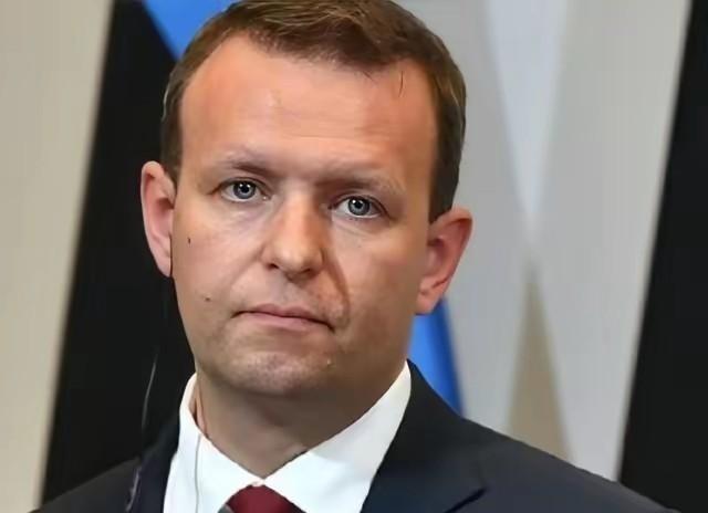 谁见过只有130万人口的小国，敢当着中国人的面扔下“最后通牒”？2025年11月