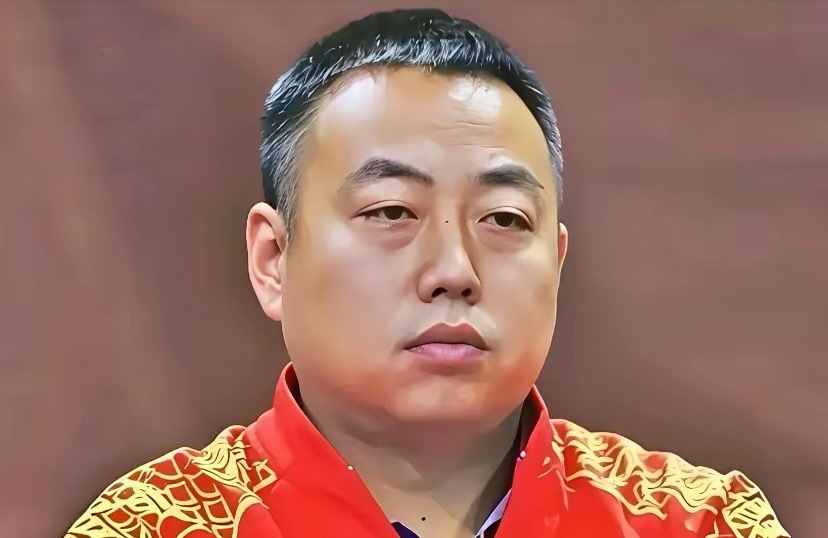 国乒男团亚运遗憾失利，赛场这一幕引全网热议亚运会乒乓球男团决赛落下帷幕，中国男乒