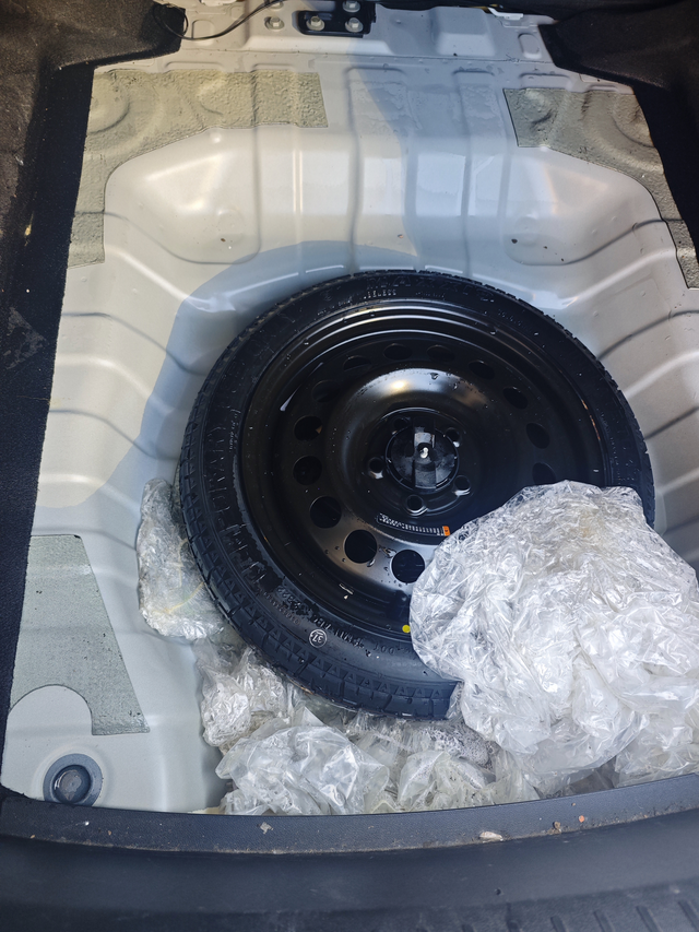 过质保一个月发现后备箱积水22年乐享，起因是发现副驾驶下面底板有积水，网上查到