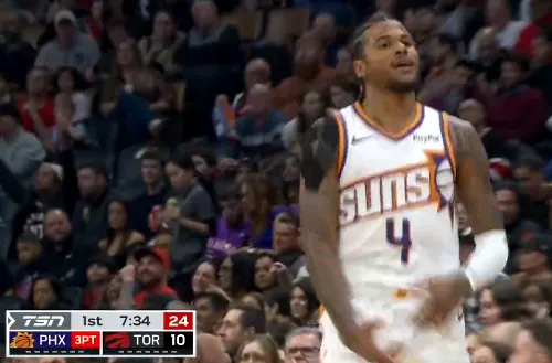 猛龙放杰伦格林大空位三分，也是挺有想法杰伦格林今年练了力量，所以三分老是悠着