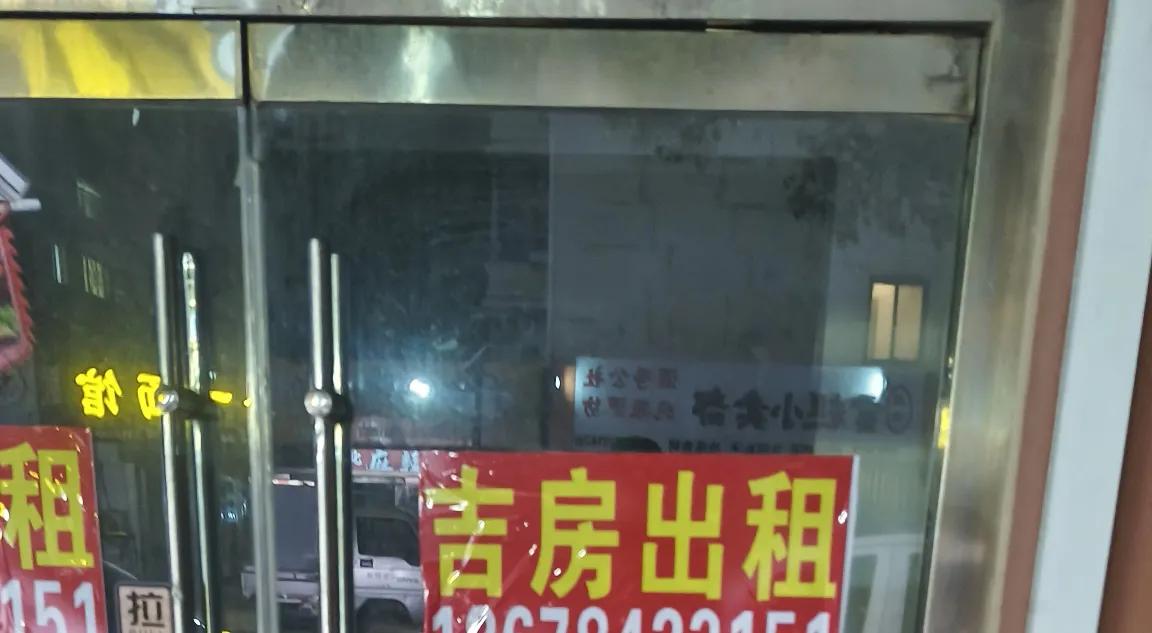 老家是潍坊高密的，在胶州李哥庄生活很多好了，你知道在李哥庄镇上吃饭哪家饭店最贵哪