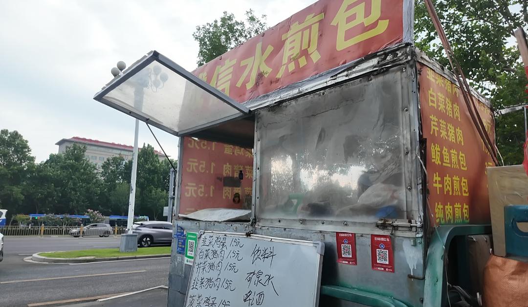 山东济南，一位无父无母、独自拉扯一岁半孩子的单亲妈妈，因代驾时弄脏客人后备箱垫，