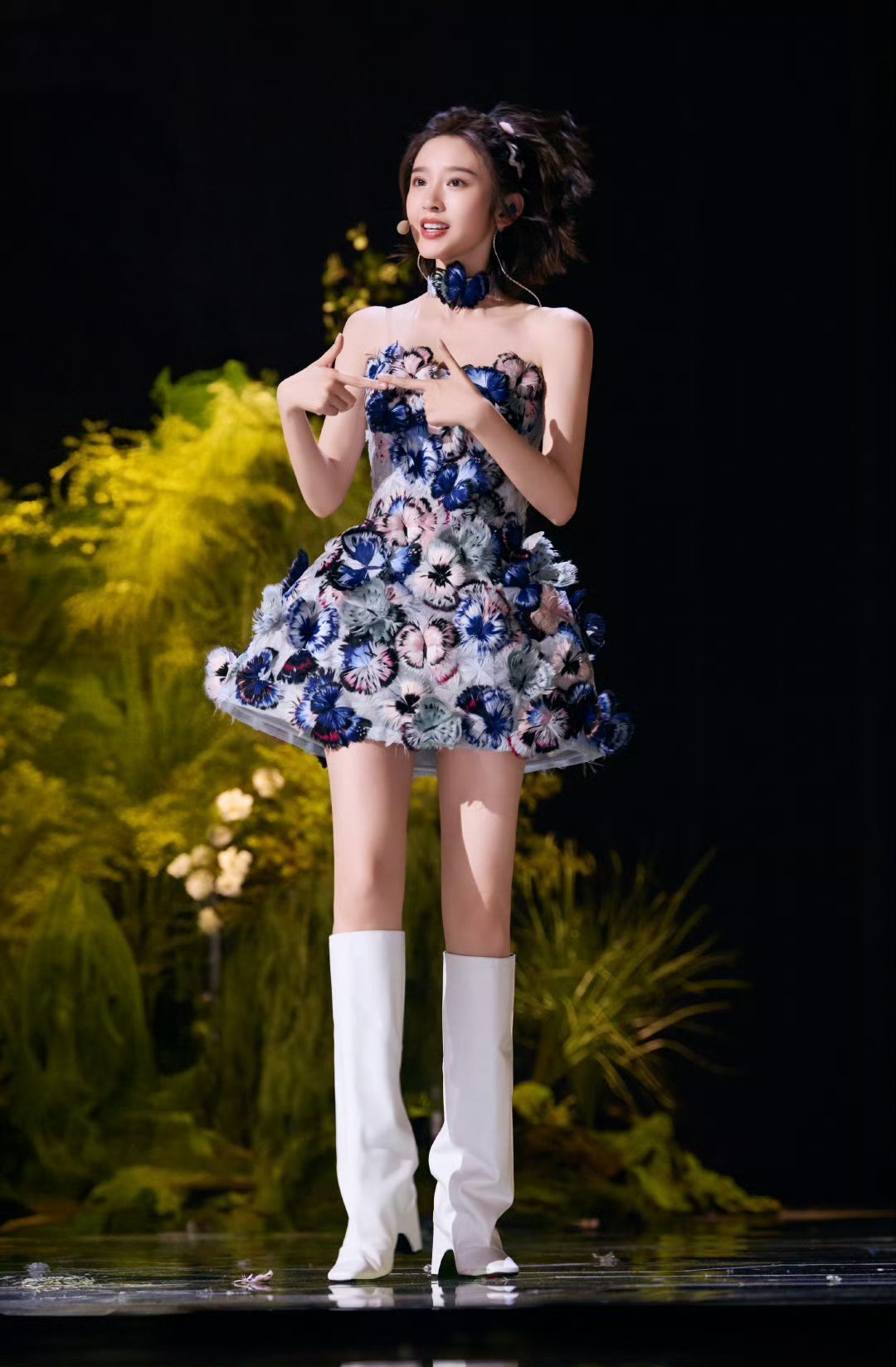 唐艺昕有种元气充盈的美唐艺昕女团门面级别全开麦唱跳最见功底！唐艺昕一公舞台甜度与