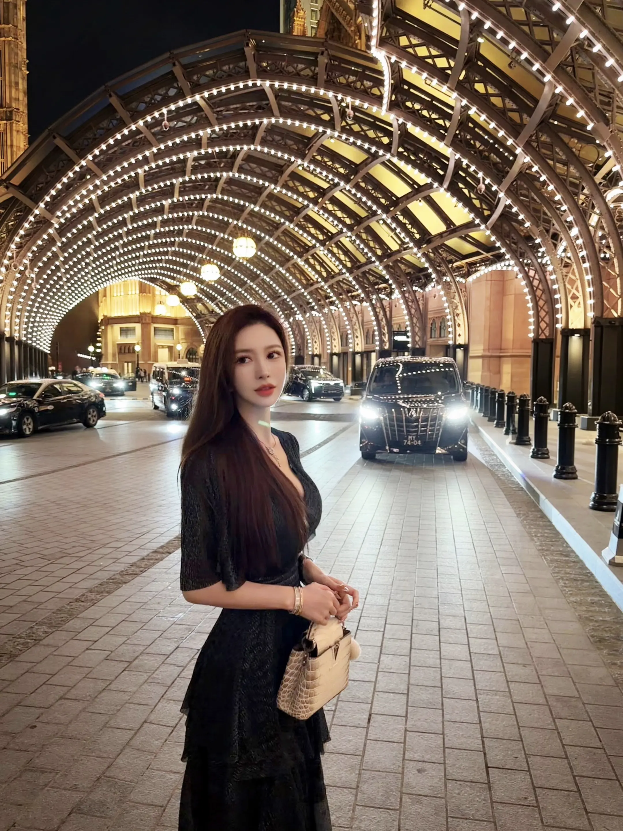 “生命本该如此流动，让所有情绪自由的蔓延”  🌃