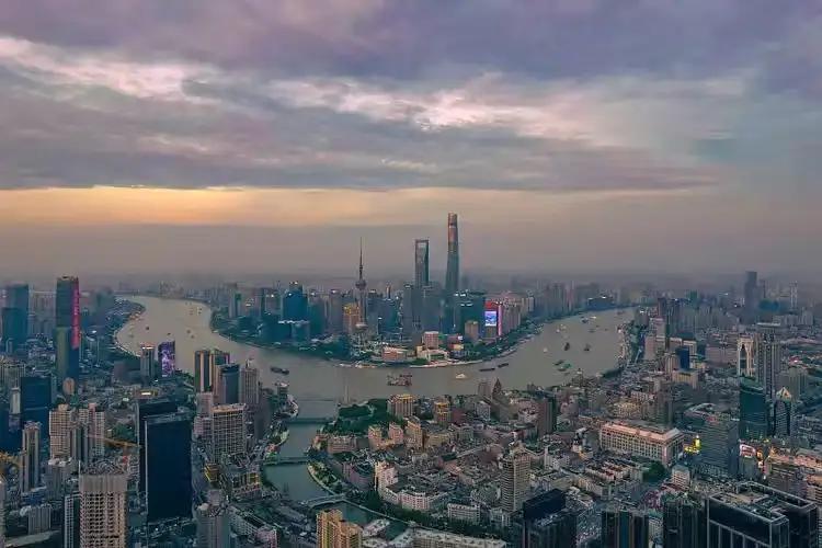 西方大佬扎堆访华！风向突变的背后，藏着3个扎心真相以前对中国摆架子的西方大