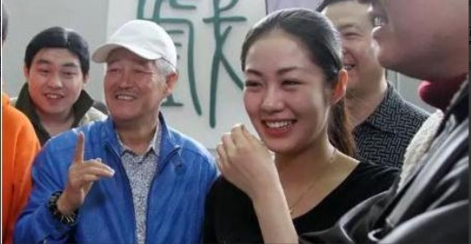 2015年，“王小蒙”不顾赵本山的反对，执意要嫁给身价过亿的汽车富豪，赵本山生气
