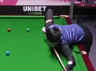 强打147，贺国强险铸大错。英国公开赛64进32，贺国强对麦奎根，已经2