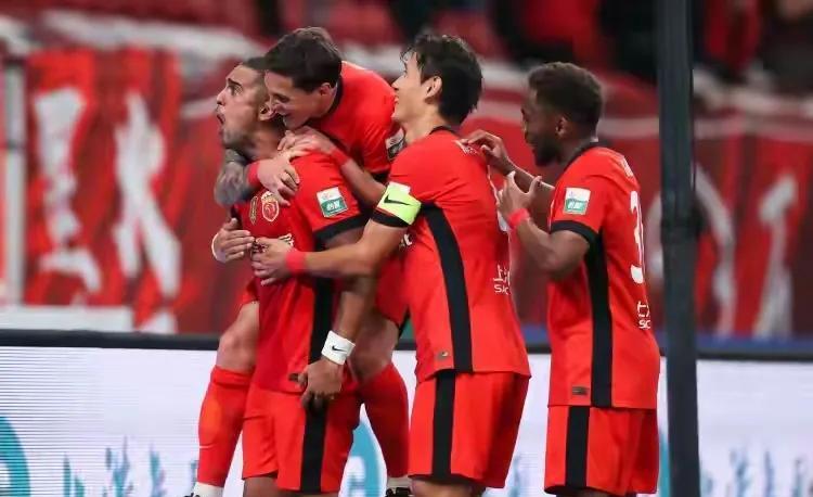 上海海港三连冠稳了！上海海港2比0领先浙江队了，浙江队想让2追3可能性不大了，上