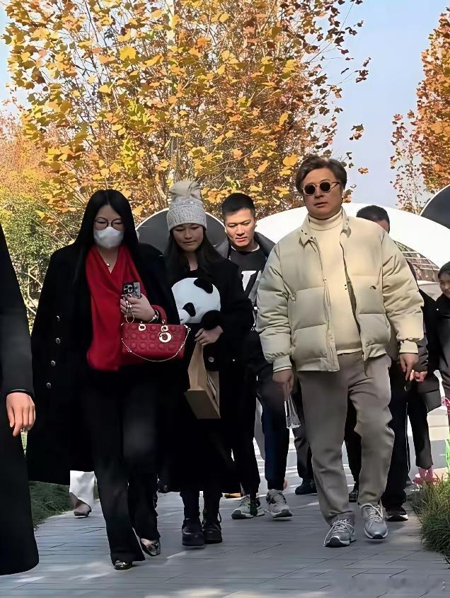 李湘年轻时和现在完全不一样又瘦又美，王诗龄却遗传了爸爸的脸！