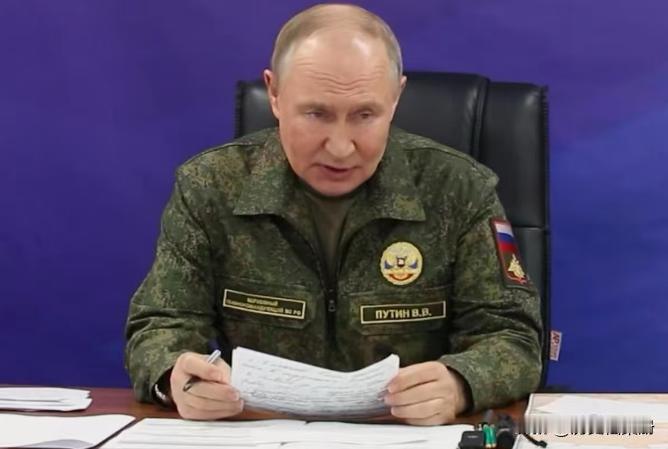 姜还是老的辣，论攻心计还得看普京，当俄军包围了10000名乌军精锐的时候，他要求