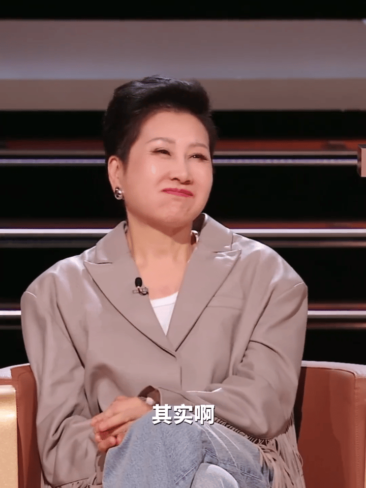 66岁的倪萍被63岁的张凯丽喊妈笑死我了，刚刷到这段视频给我笑清醒了！倪萍直接