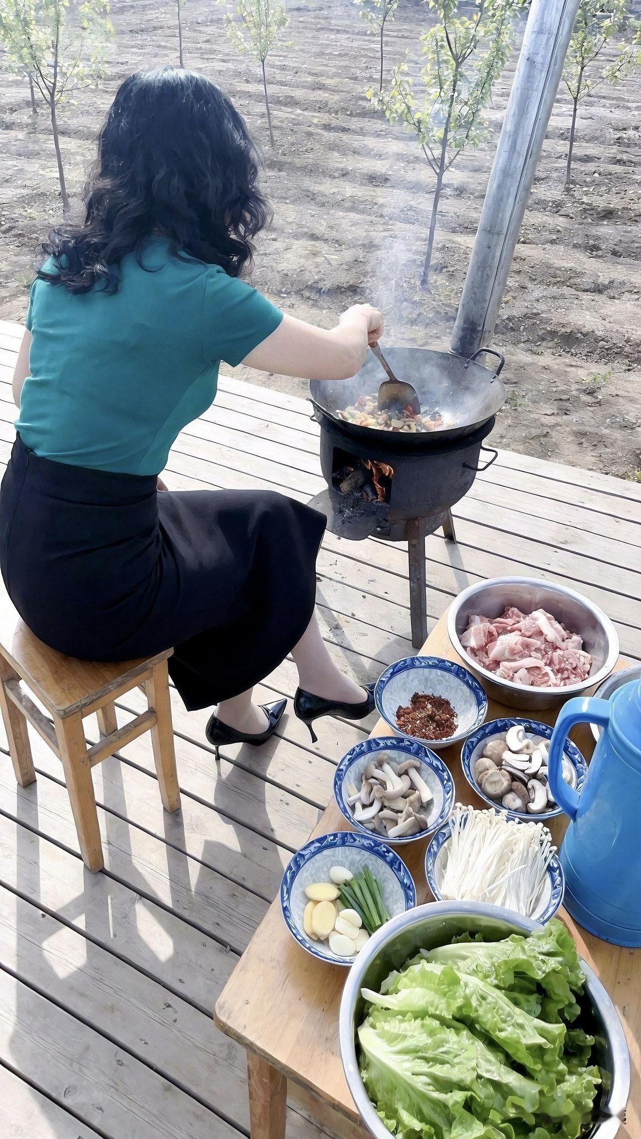 阿姨给你做饭吃！