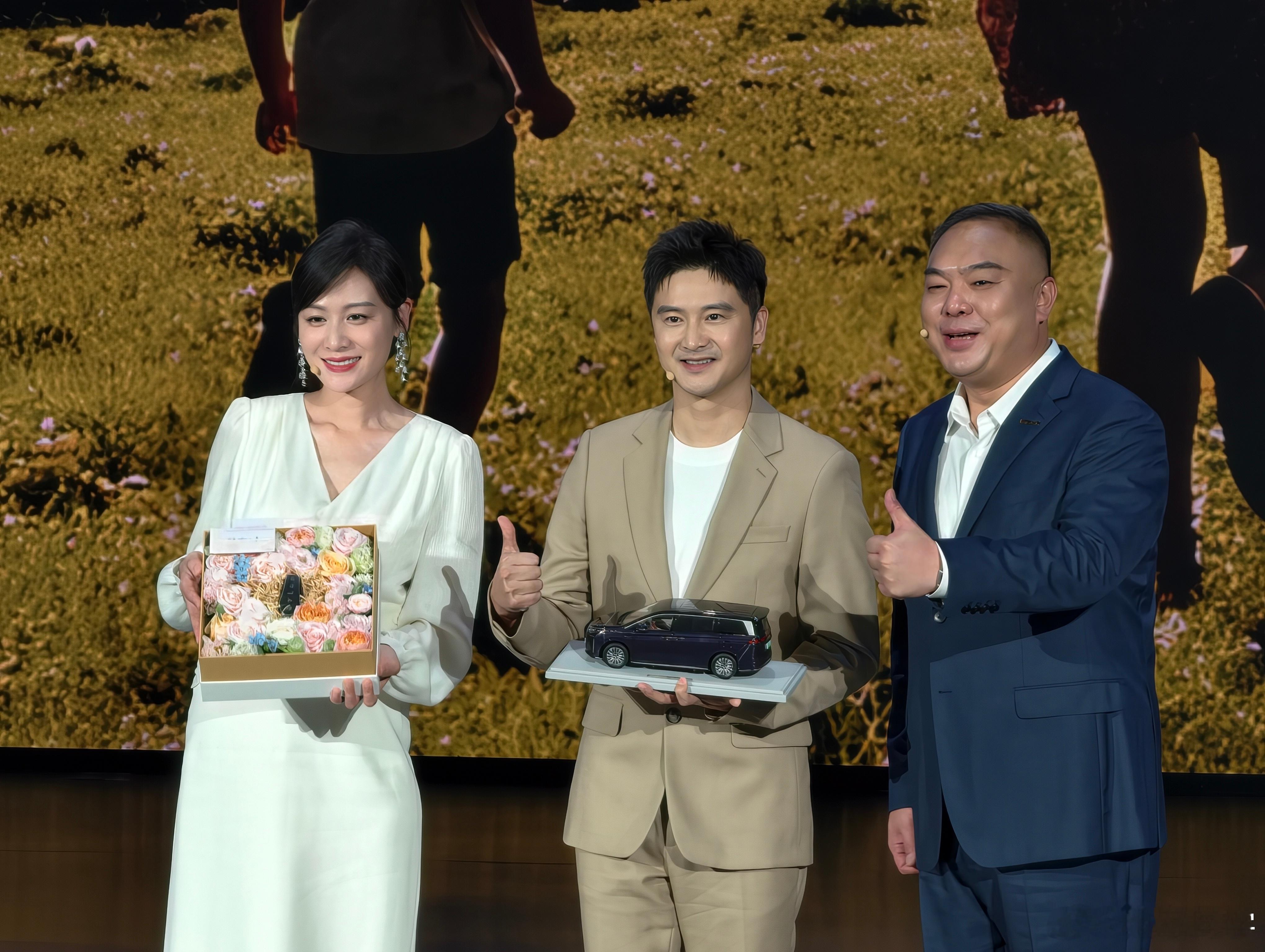 2026款比亚迪夏的首位车主，田亮和叶一茜夫妇！​​​