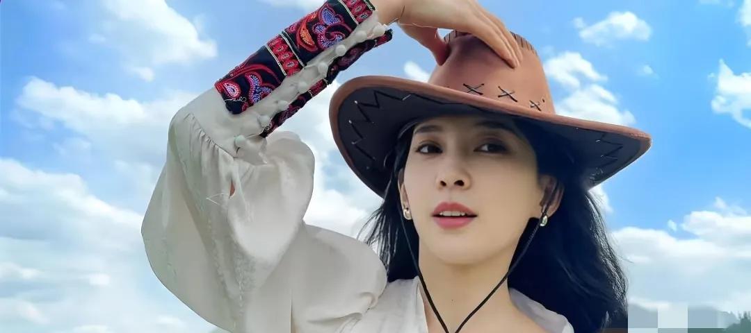 在看到汪峰与宁静牵手后森林北彻底破防了她连夜删除了与汪峰官宣的视频，只留下自