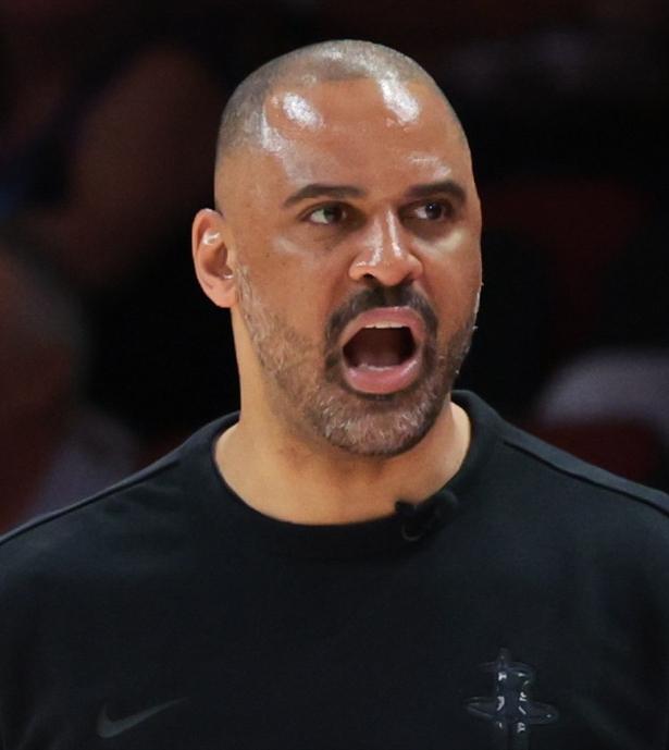 乌度卡是真的有病！最后领先3分，打点球战术！最后8秒，进攻回合，把伊森拿上