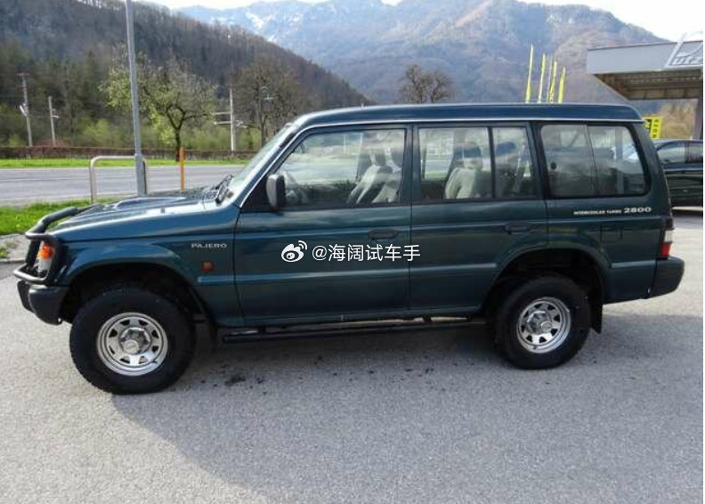 帕杰罗2.8柴油版，这是1997年在德国上的牌，跑了三十万公里，此车要价折合人民