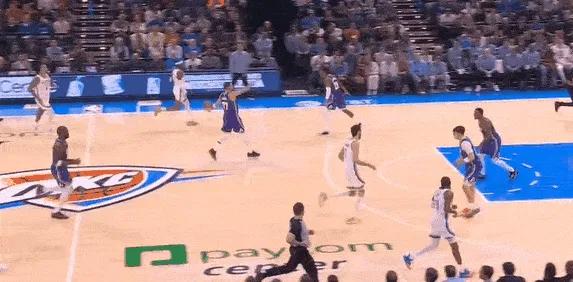 湖人这防守？？？纸糊的一样！啥也不是。交易吧！不交易，这个赛季，湖人又是白给