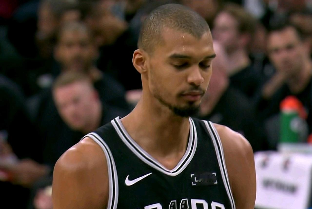 数据不会说谎：光头帮成卧底了！惊天大爆冷：马刺主场耻辱输给了鱼腩鹈鹕，除了后