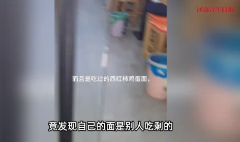 “大快人心！”7月4日，上海，一女子到面馆里点了一碗豌杂面，谁知店家却把上一位顾
