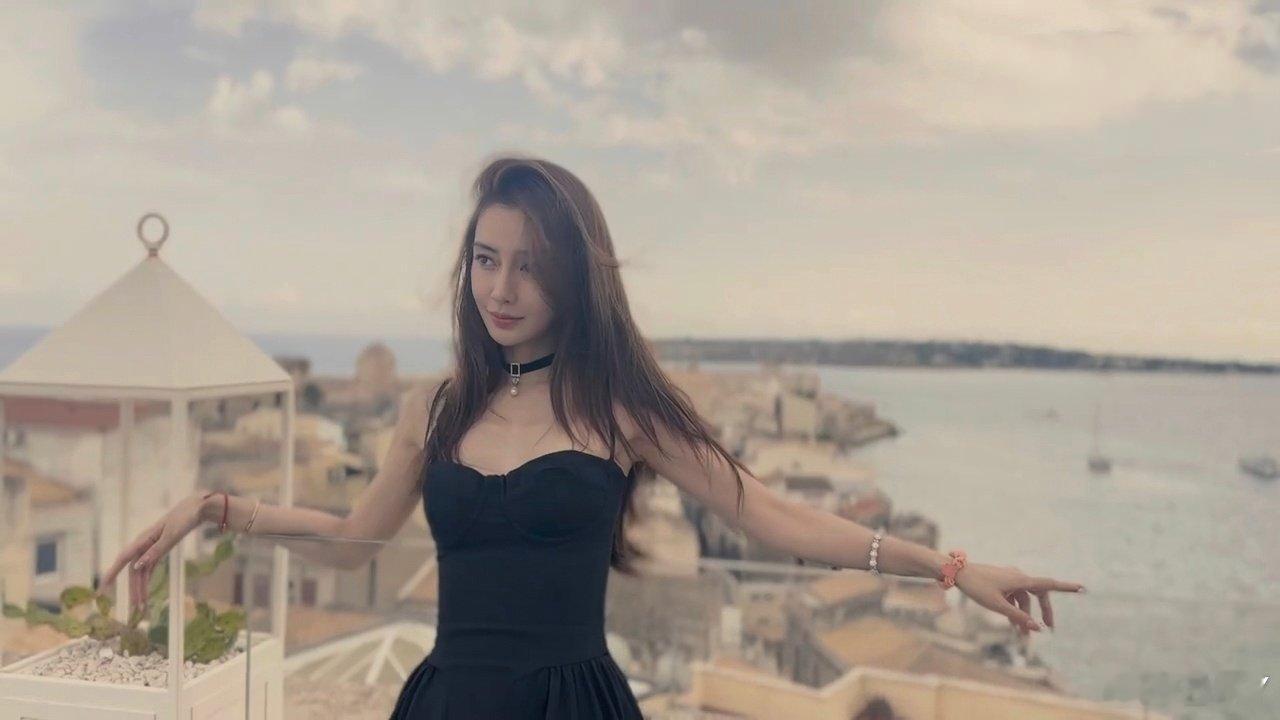 angelababy｜杨颖就让我笨拙地喜欢你，从须臾到不朽，从一叶到知秋​​