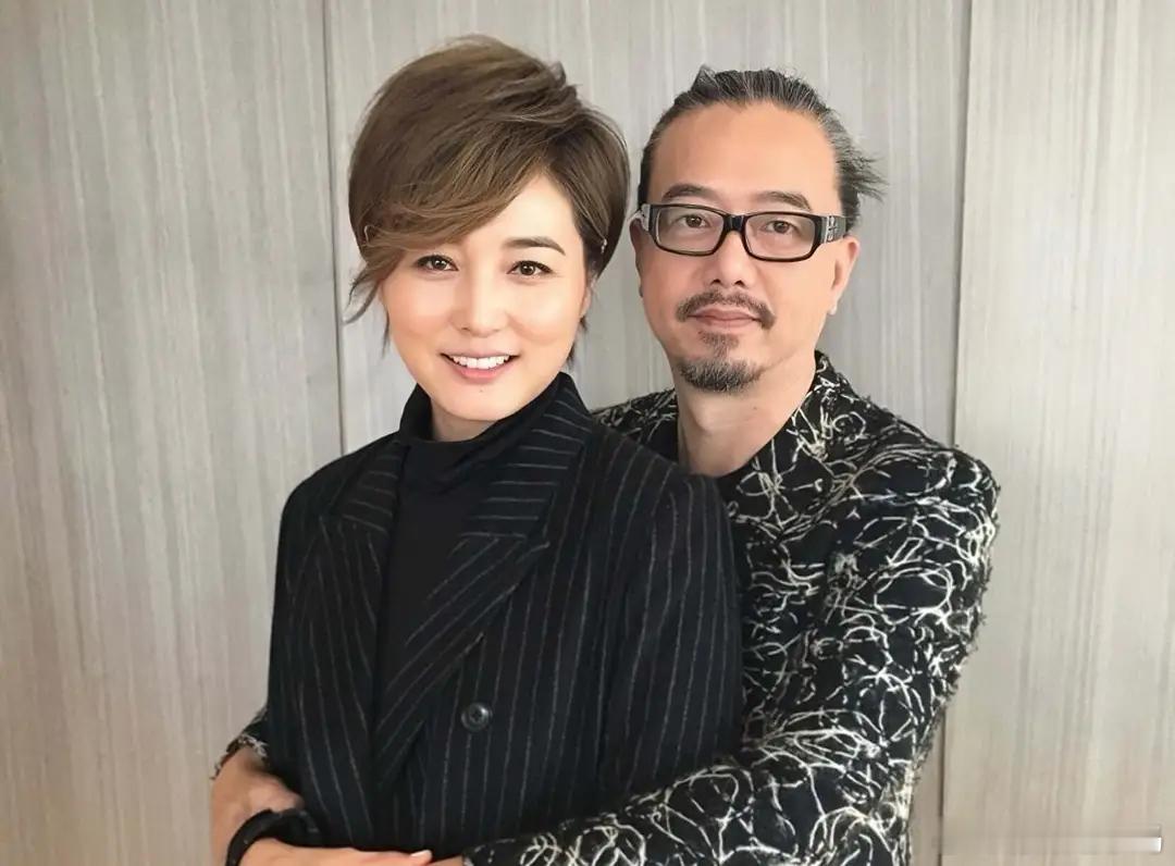 突发消息，60岁演员张锦程受访证实已经离婚，早在2024年便办理手续，低调隐忍至