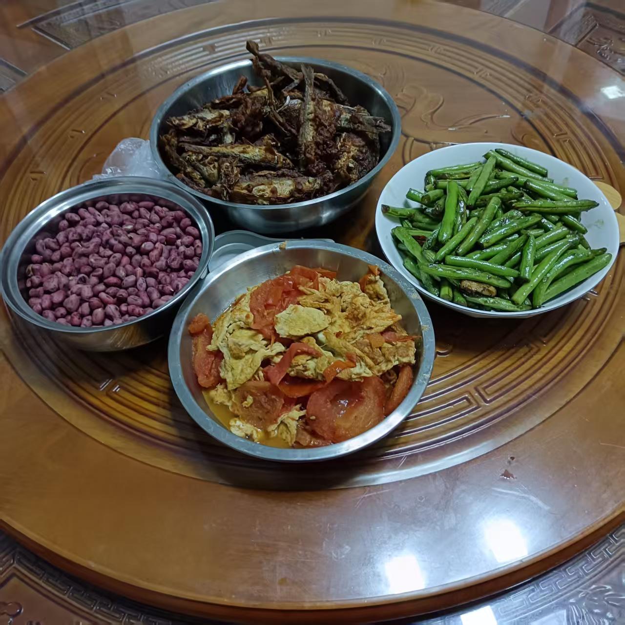 小姑子总送不新鲜菜，婆婆到处夸她孝顺，我心里不是滋味结婚8年，我一直尽量把婆
