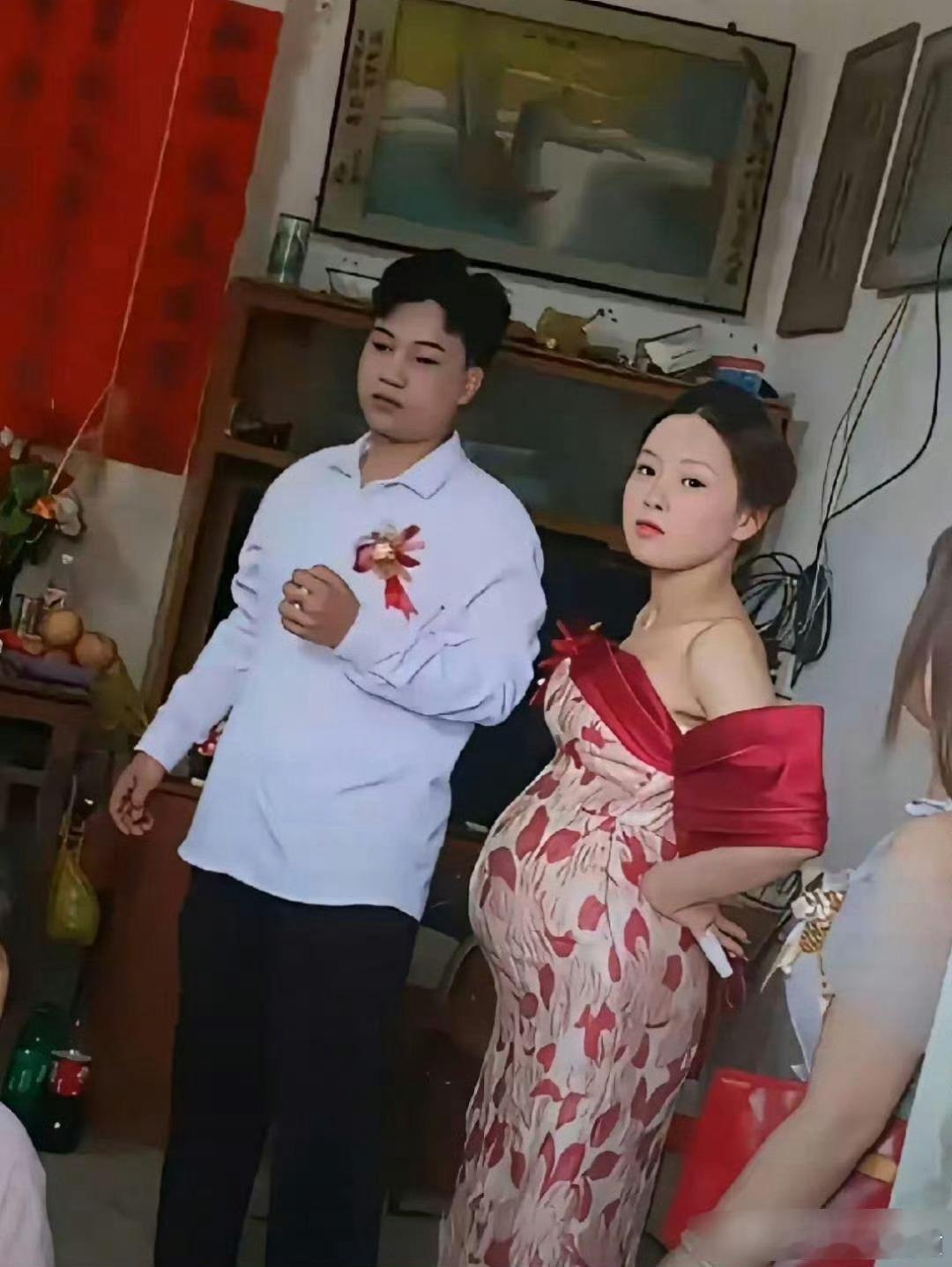 看到新娘新郎，突然觉得社会不仅进步了，而且更宽容了。​​​