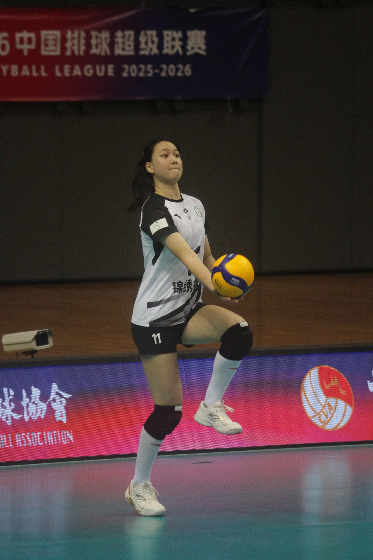 排超联赛今天晚上女排季中升降赛第二回合，晚上7点浙江女排vs辽宁女排，8点深圳