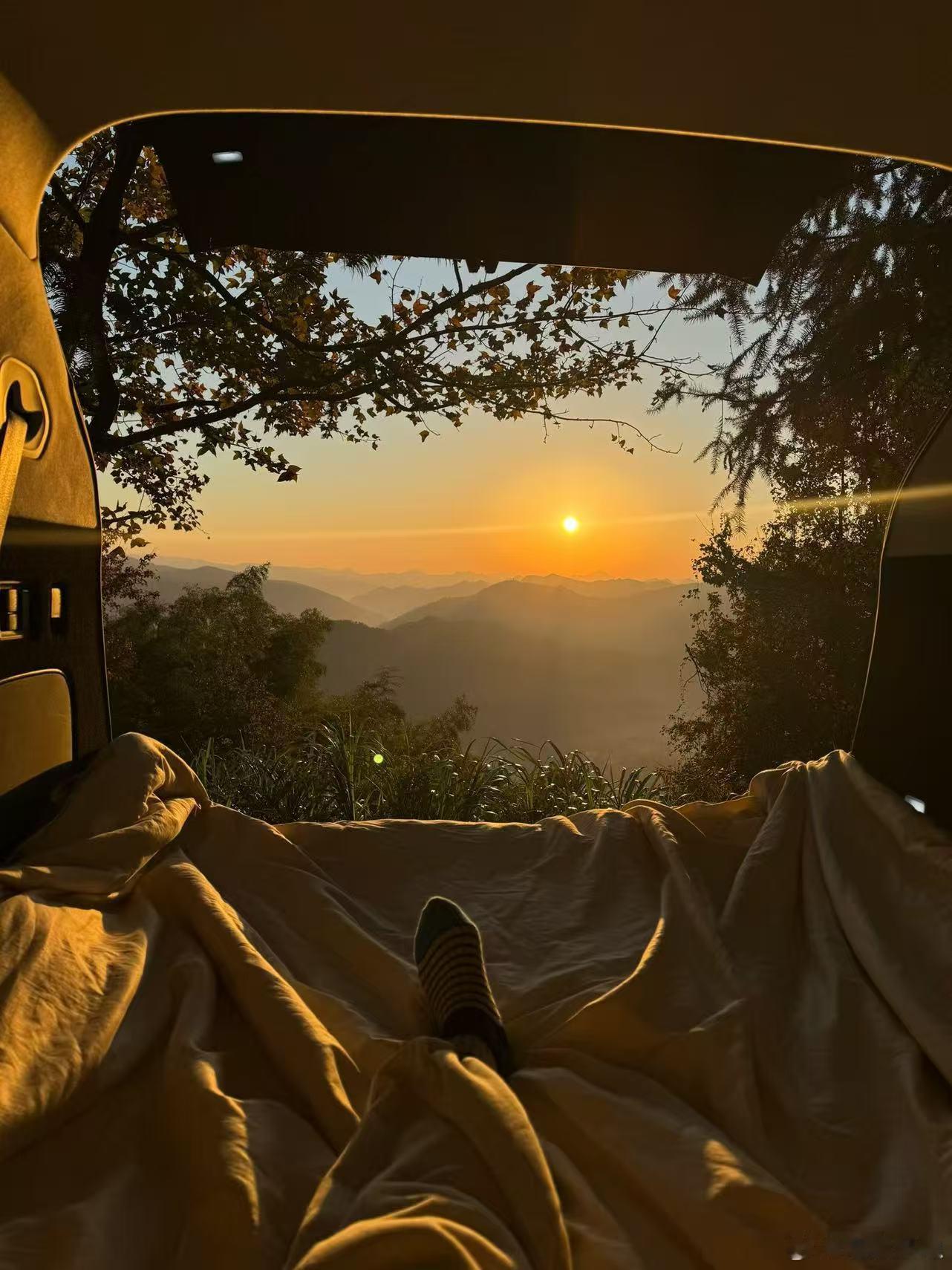 刚刚接到小米销售电话，有现车可选购。我说，你来迟了，咱已经提了男人的终极车，如图