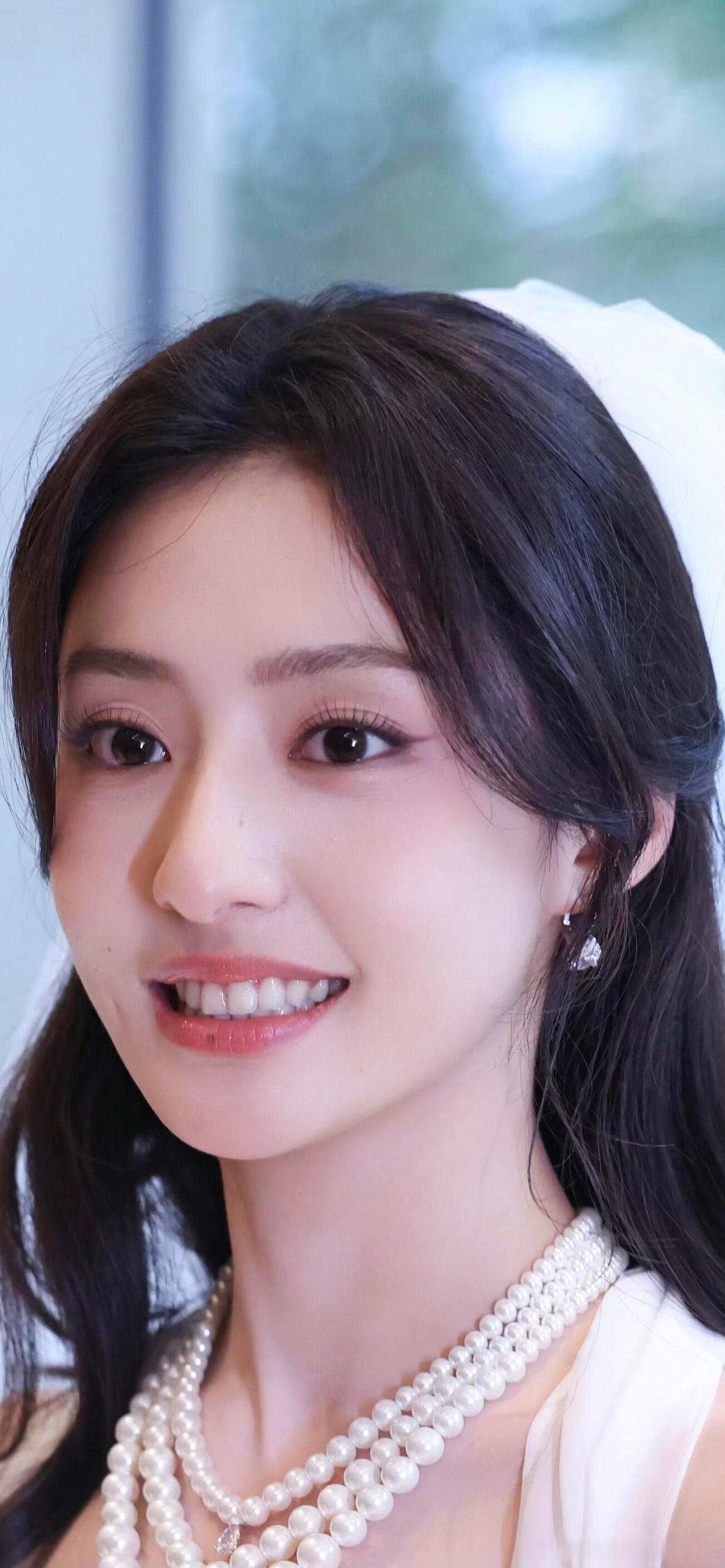 胡连馨纯白新娘