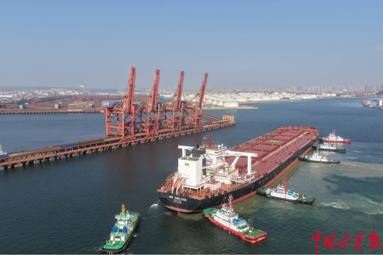 2026年首艘40万吨级船舶靠泊湛江港